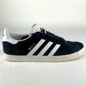 Adidas gazelle low suede sneakers size 7. Gray and white.